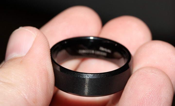 钨金戒指是用碳化钨做的么？